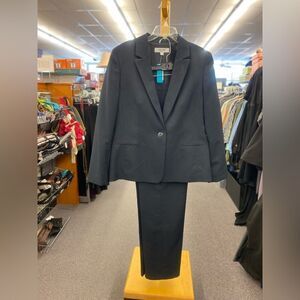 Jones Studio Ladies 16 Navy Blue Pant Suit